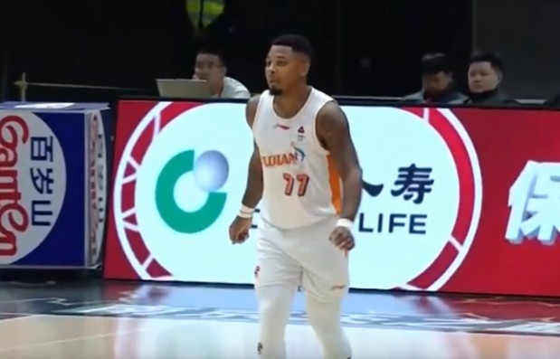 九游娱乐官网-超级得分手！皮特森半场15分钟 9中5&amp;罚球7中7砍下20分4板3助